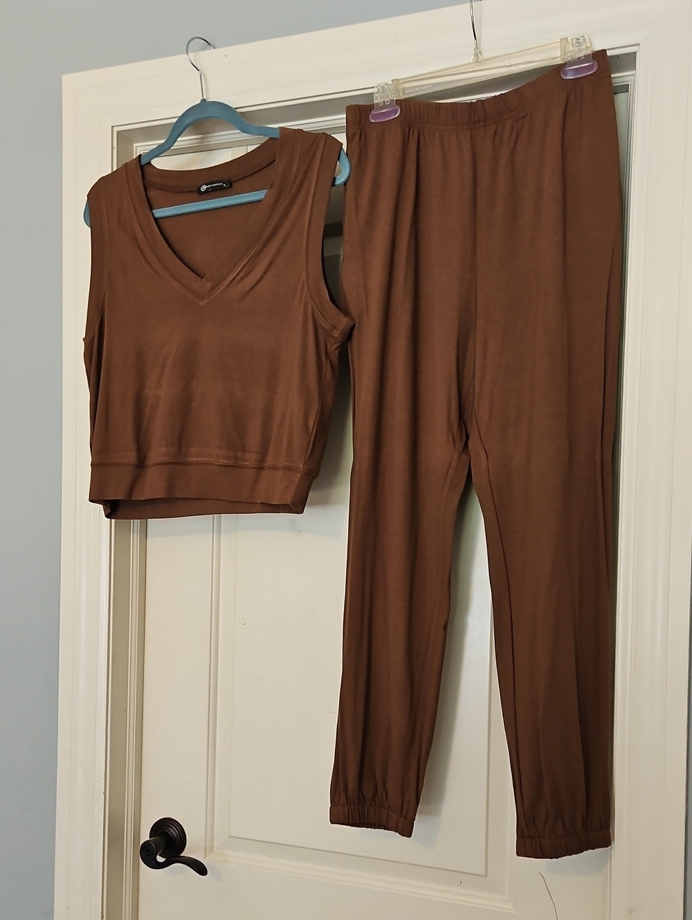 Sleeveless V-Neck Tank and Elastic-Waist Joggers — Brown Lounge Set